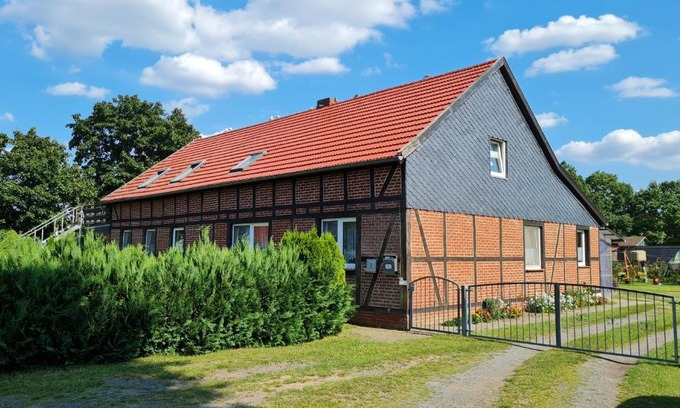 Grabow-Below Apartment | Inviting Bauernstübchen: Family-Friendly Retreat Awaits