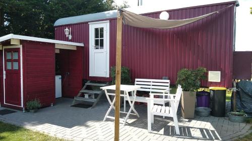 Rudershausen House | Discover Pet-Friendly Comfort at Bauwagen "Rhumeblüte"