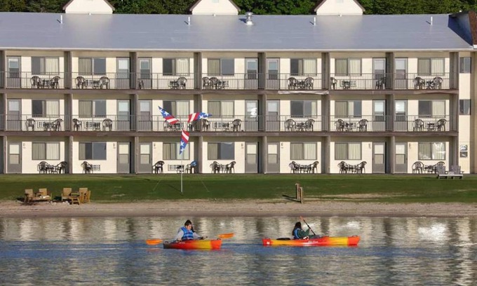 St Ignace Hotel | Relax at Bavarian Haus Lakefront Inn with Private Beach & Spa