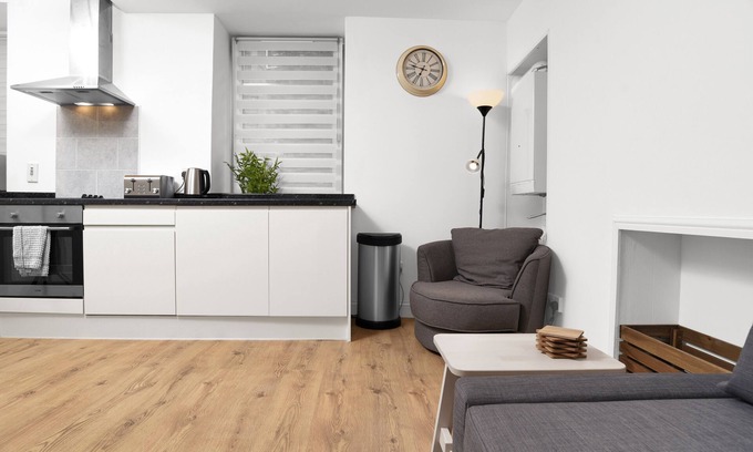 Dundee Apartment | Discover Baxter Park City Base: Family-Friendly Retreat