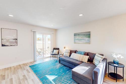 Bay Acres Apartment | Bay Acres Bungalow: Family & Pet-Friendly Retreat