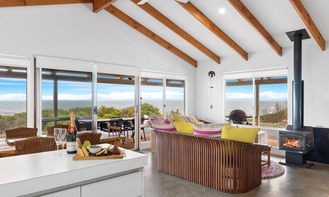 Peppermint Grove Beach House | Bay Beach House: Pet Friendly with Breathtaking Ocean Views