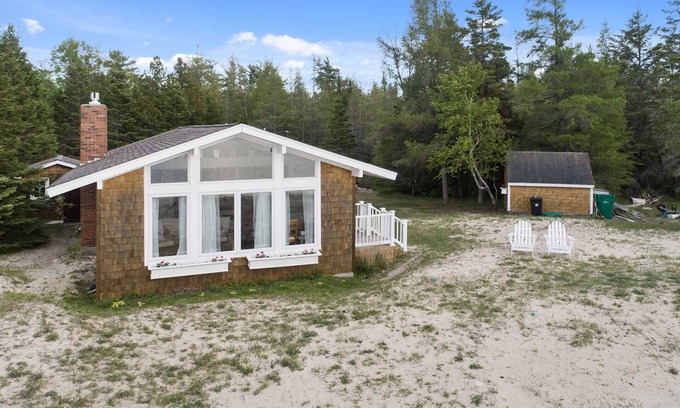 Carp Lake Cottage | Beachfront Bliss with Wifi & Ocean Views - Guest Rated 9.6