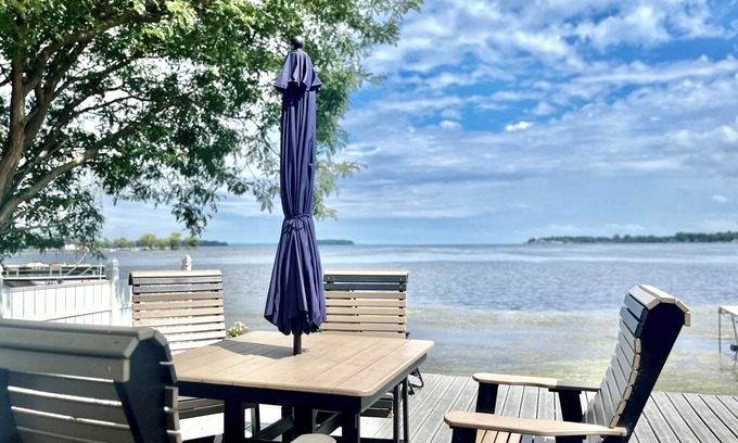 Brewerton House | Relax at Bay-breeze Inn on Beautiful Oneida Lake
