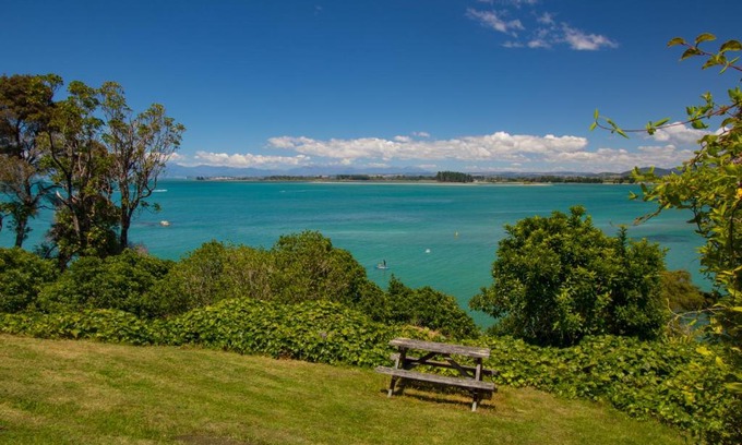 Kaiteriteri House | Experience Bay Breeze: A 4-Star Family-Friendly Retreat