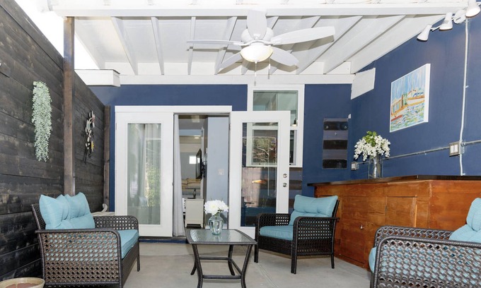 Bay Park Apartment | Bay Breeze Studio Cozy Retreat