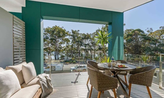 Huskisson Apartment | Bay Breeze: Elegant Three-Bedroom Apartment with Ocean Views