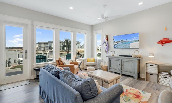 Rockport Apartment | Inviting Bay Breeze, Unit 303 with Pool & Family Amenities