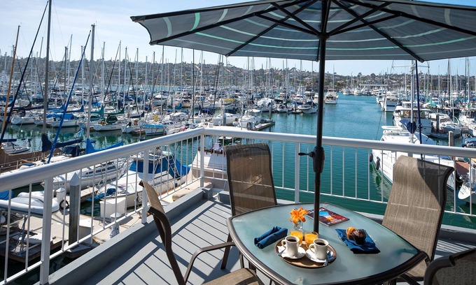 La Playa Hotel | Discover Bay Club Hotel & Marina: Family-Friendly Retreat