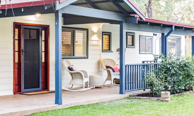 Quindalup House | Bay Cottage - Guest Rated 9.8, Oceanfront & Pet Friendly
