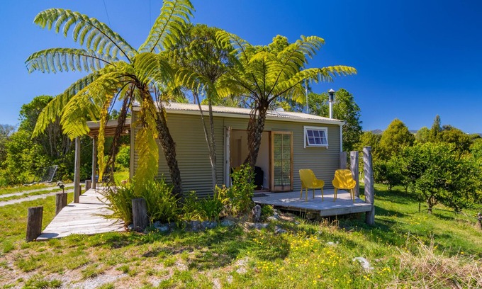 Takaka House | Kid-Friendly Bay Cottage - Cozy Holiday Unit in Takaka