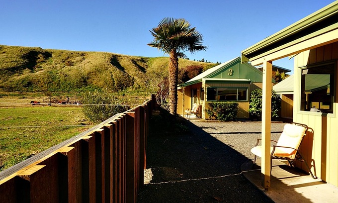 South Bay Cottage | Cozy Bay Cottages: Oceanfront Retreat with Breakfast Included