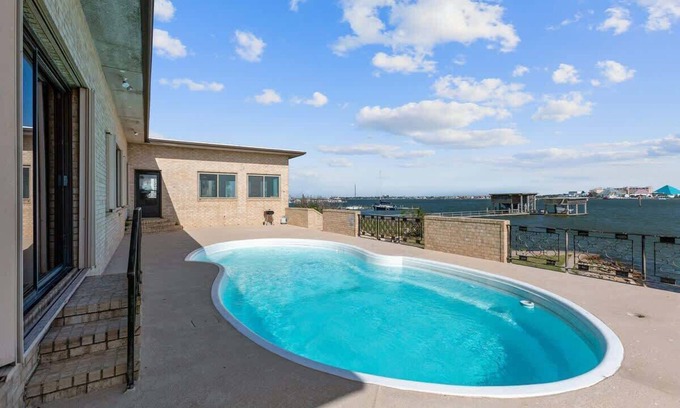 Galveston House | Bay Dreamer Galveston: Relaxing Retreat with Pool & Pets