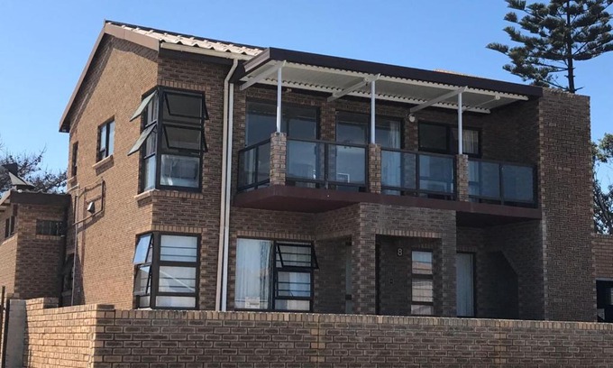Lambert's Bay House | Budget-Friendly Bay House with Family Amenities & Kitchen