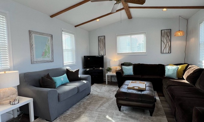 Villas House | Bay La Vie Bungalow: Family Fun with Oceanfront Pool Access