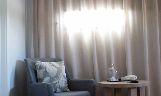St Helens Apartment | Cozy Bay of Fires Apartments - Suite 4 with Breakfast & Kitchen