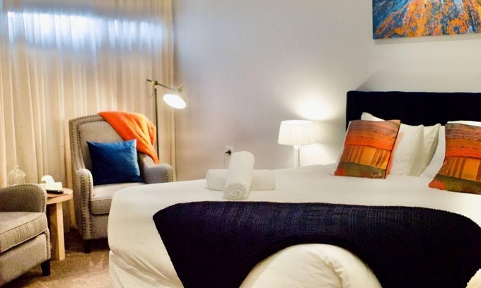 St Helens Apartment | Inviting Bay of Fires Apartments - Suite 5 with Breakfast