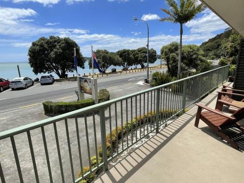 Paihia Hotel | Cozy Bay Sands Seafront Studios with Private Beach Access
