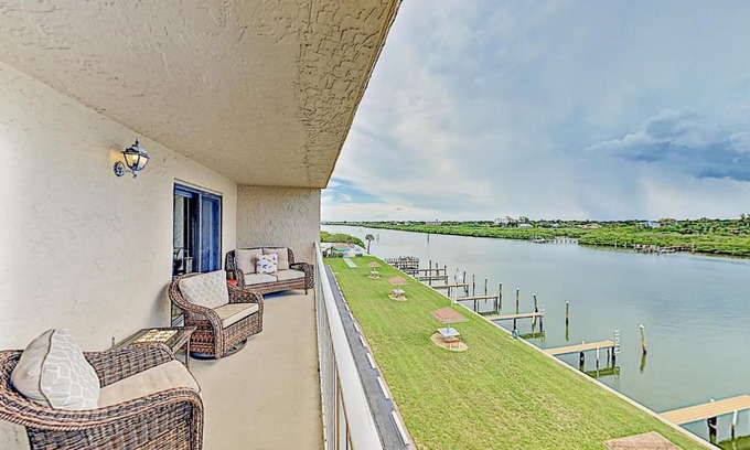 Indian Shores Apartment | Discover Bay Shores 417: Family-Friendly with Pool & Hot Tub