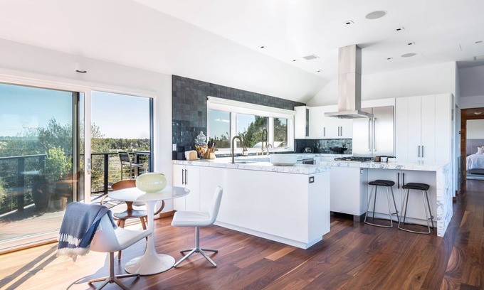 Napeague House | Oceanfront Bay Sunset Tranquility with Pool and Spa