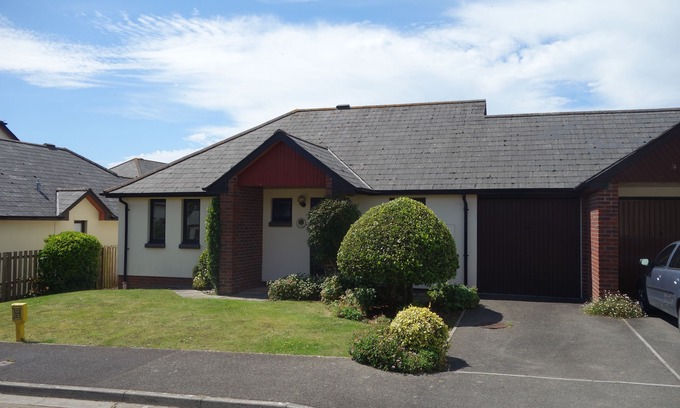 Braunton House | Bay Tree: Walk to Braunton's Best Dining & Family Amenities