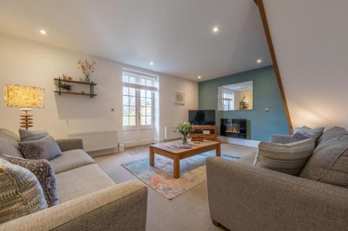 Little Walsingham House | Relax at Bay Tree Cottage: Pet and Child Friendly Stay