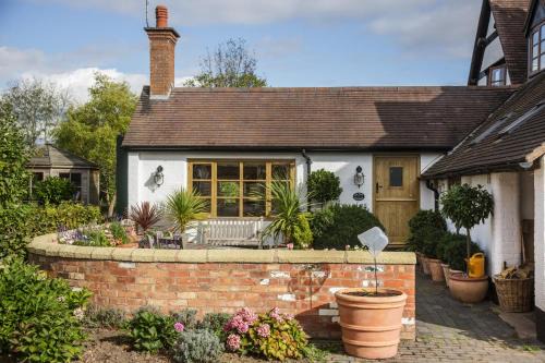 Droitwich House | Pet-Friendly Bay Tree Cottage - Guest Rated 9.7/10
