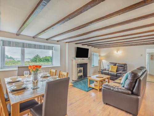 Ravenscar House | Bay Retreat: Pet-Friendly Haven with 9.3/10 Rating