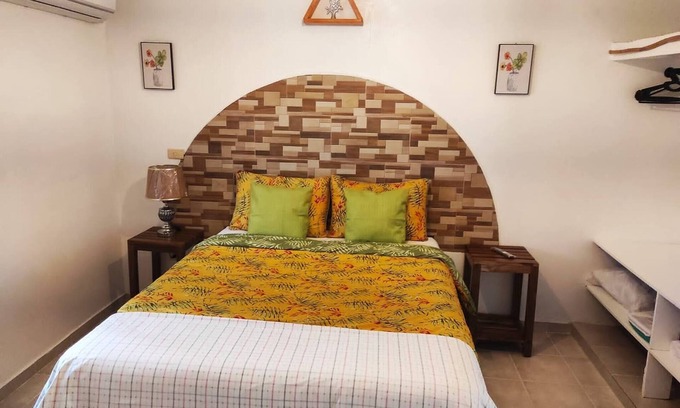 Barrio La Fortaleza Vieja Apartment | Bay View Apartment: Serene Retreat with Breakfast Included