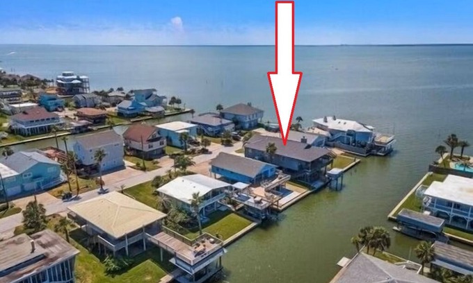 Galveston House | Seaside Escape: Bay View & Canal Home with Pool & Spa