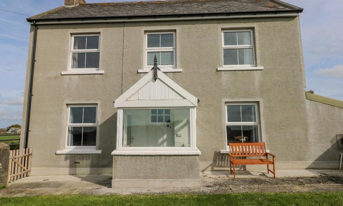 Penycwm House | Cozy Bay View Farmhouse: 4-Star Stay with Ocean Views