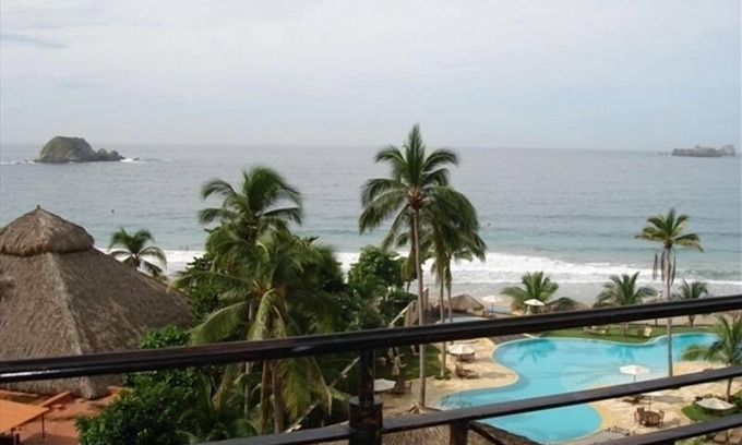 Ixtapa Condo | Bay View Grand: Beachfront Condo with Amazing Amenities