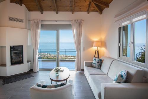 Diasella Apartment | Elegant Bay View GuestHouses: Rated 9.8 with Family Amenities