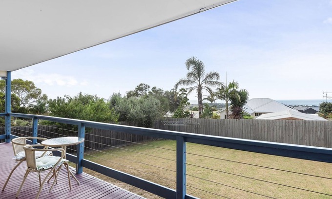 Portarlington House | Bay View: Relaxing Retreat with Scenic Poolside Views