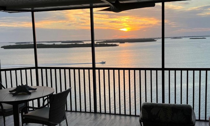 Punta Rassa House | Oceanfront Bliss at Bay View Tower 1134 Sanibel Harbour