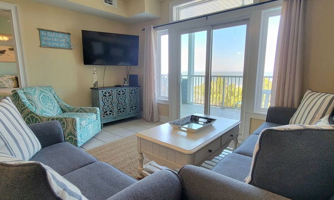 Tybee Island Condo | Bay View Villas: Waterfront Stay with Pool & Tennis Access