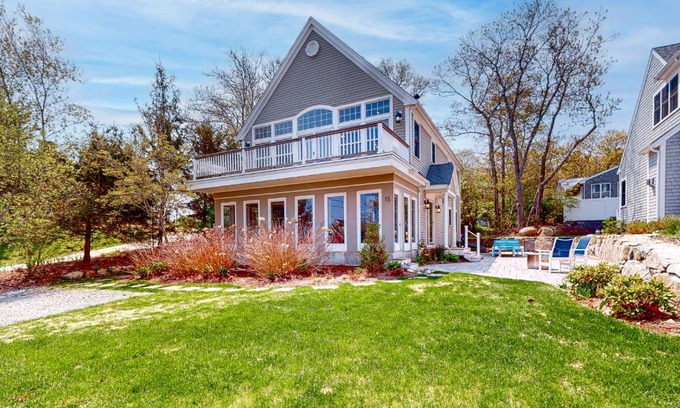 Sagamore Beach House | Family-Friendly Bay Vista with Pet Amenities Await You