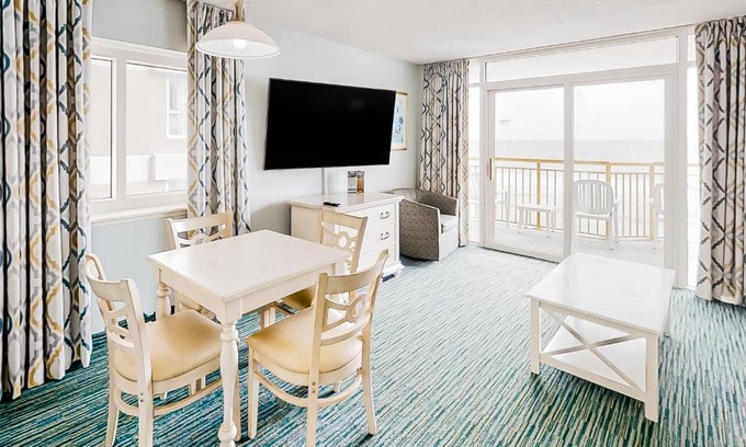 Crescent Beach Hotel | Bay Watch 0411: Top-Rated Oceanfront Retreat with Pool