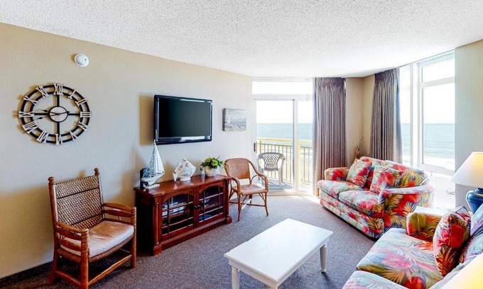 Crescent Beach Hotel | Exceptional Bay Watch 0617: Oceanfront Bliss & Pool Access