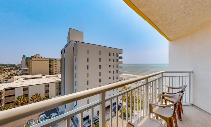 Crescent Beach Hotel | Bay Watch 0801: Oceanfront Retreat with Pool & Hot Tub