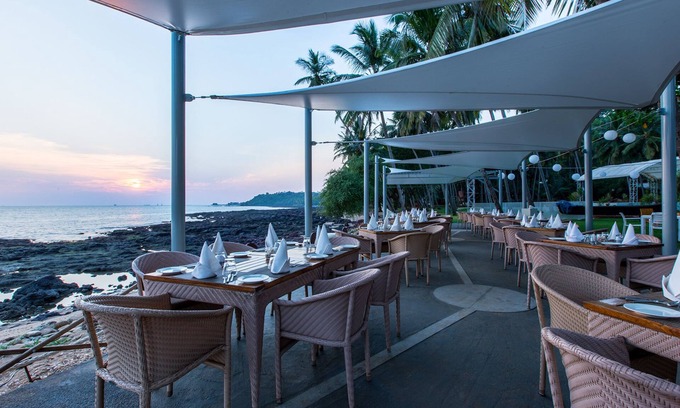 Vainguinim Hotel | Budget-Friendly Bay15: Family Pool & Restaurant Amenities