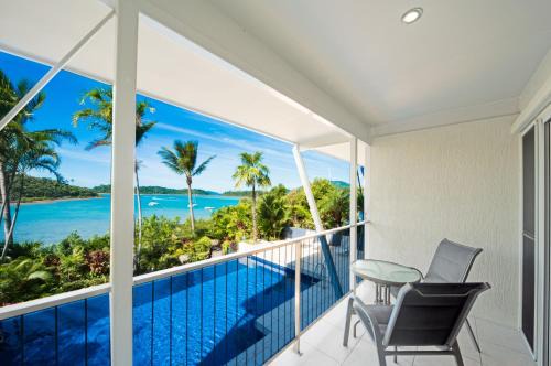 Shute Harbour Apartment | Tranquil Baybliss Escape #2 - Adults Only with Ocean View