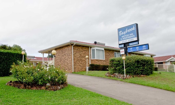 Muswellbrook Hotel | Discover Baybrook Motor Inn: Family-Friendly with Pool & Hot Tub