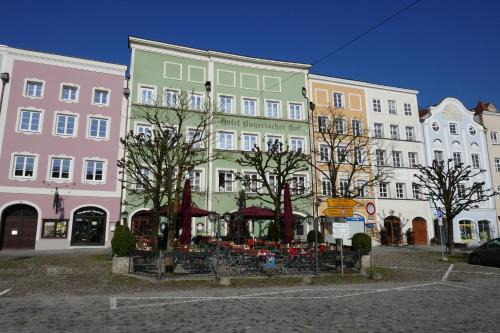 Burghausen Hotel | Experience Bayerischer Hof: Pet-Friendly Stay with Breakfast