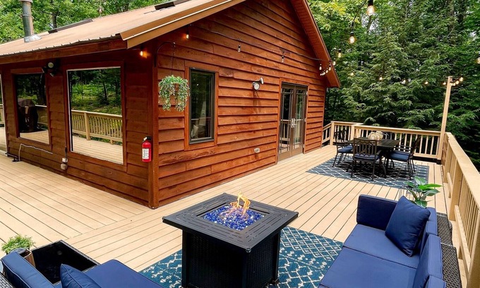 Bayfield Cottage | Bayfield Fruit Loop Retreat: Family-Friendly Cottages with Pool