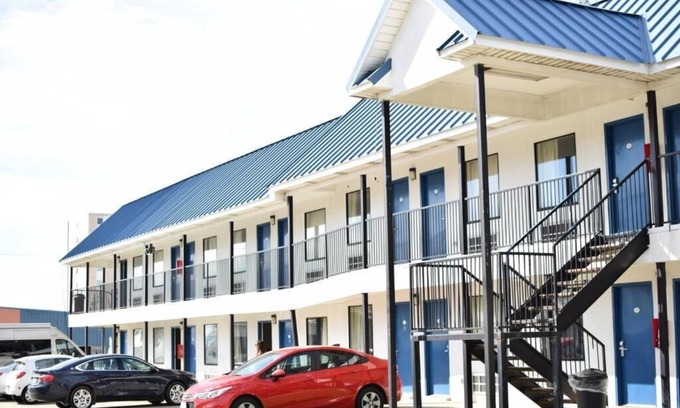 Biloxi Hotel | Budget-Friendly Bayfront Inn with Breakfast & Family Amenities