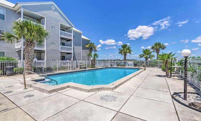 Fort Walton Beach Condo | Bayfront Okaloosa Island Condo: Across from Beach!