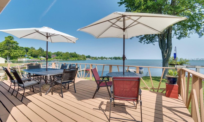 Red Creek Cottage | Bayfront Red Creek Vacation Rental with Spa and Boat Dock