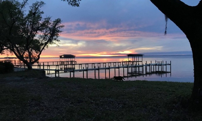 Gulf Breeze House | Relax at Bayfront Villa with Private Beach & Gorgeous Views