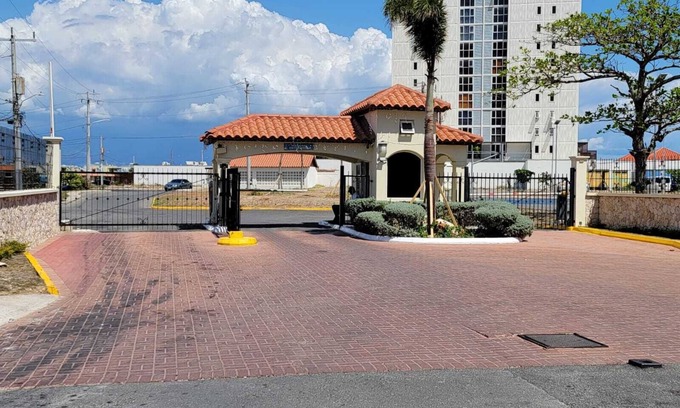 Portmore Apartment | Elegant Bayfront Villas & Apartments with Pool and Breakfast